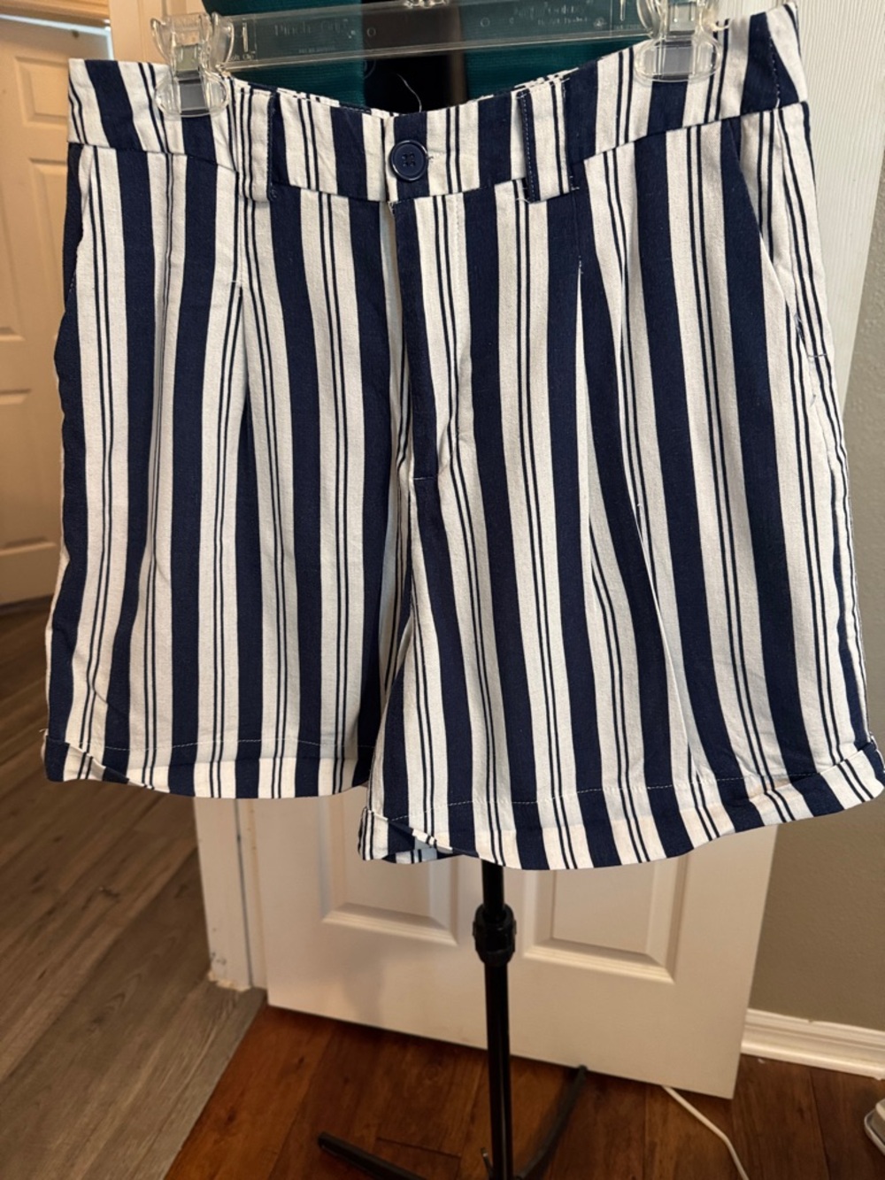Men's Navy & White Vertical-Stripe Flat Front Shorts